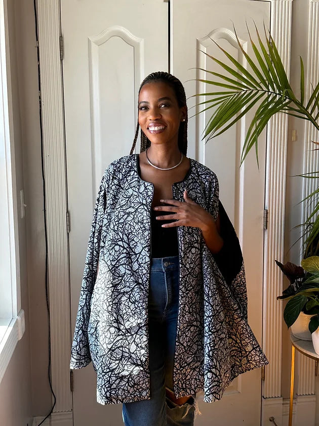 Jacket Inabebwa: Chapa Nyeusi na Nyeupe