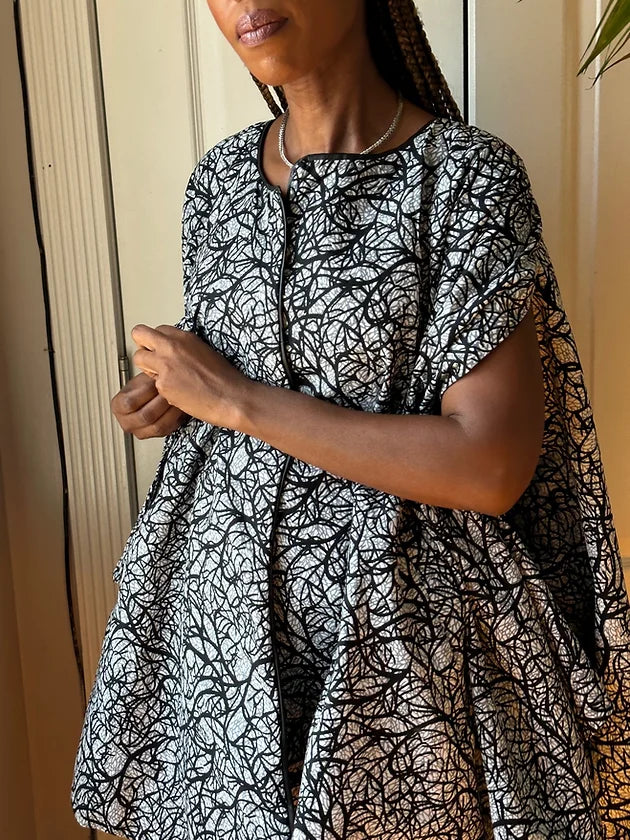 Jacket Inabebwa: Chapa Nyeusi na Nyeupe