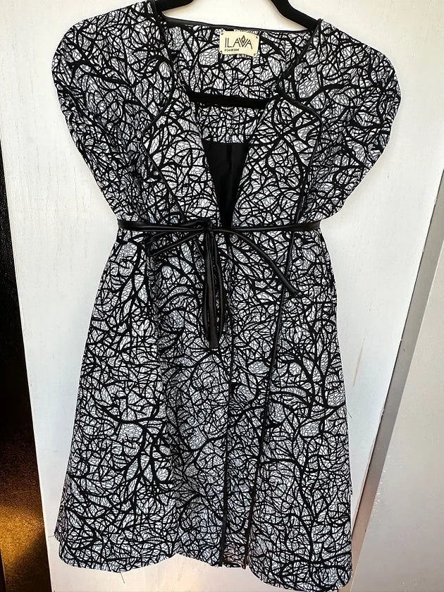 Jacket Inabebwa: Chapa Nyeusi na Nyeupe