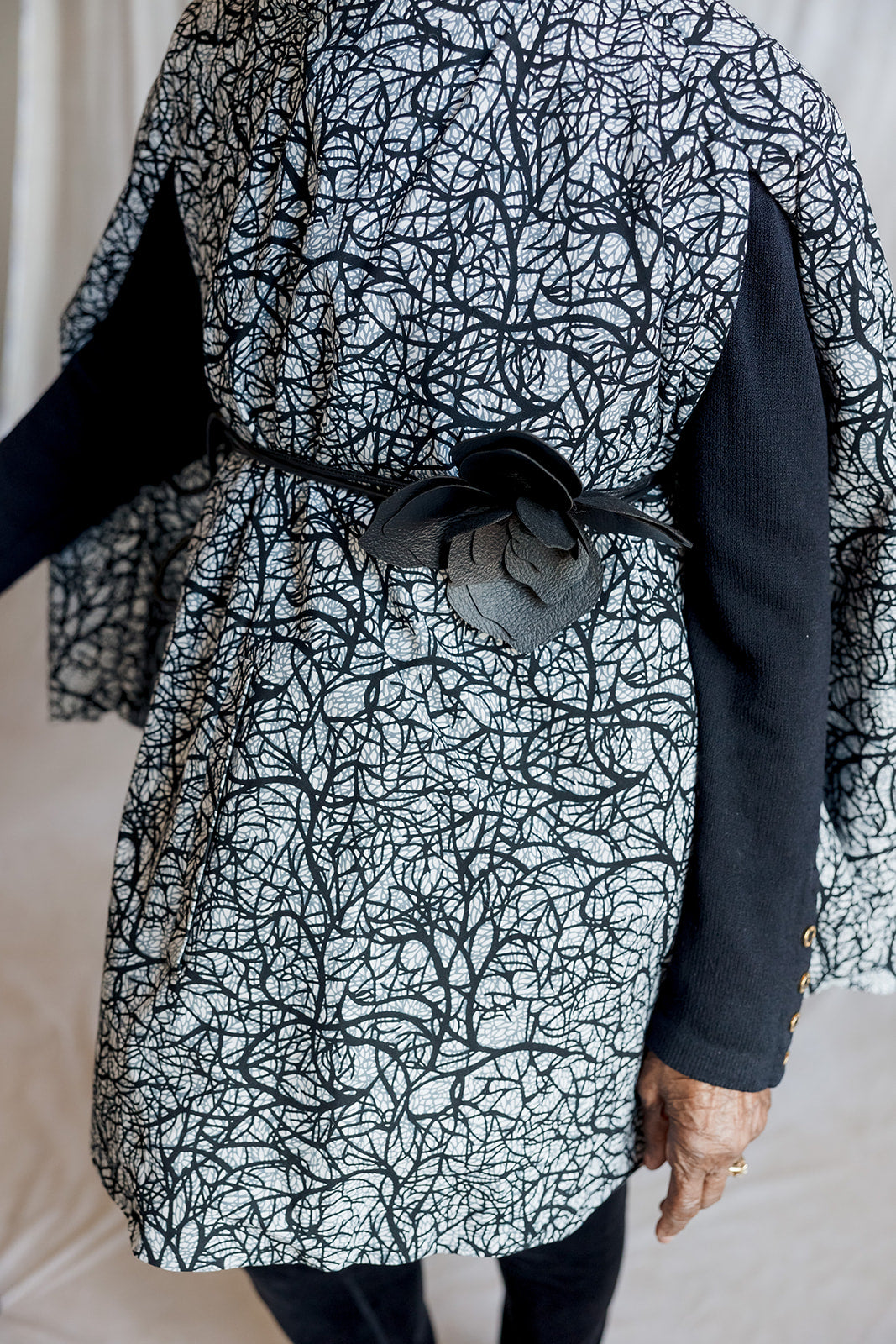 Jacket Inabebwa: Chapa Nyeusi na Nyeupe