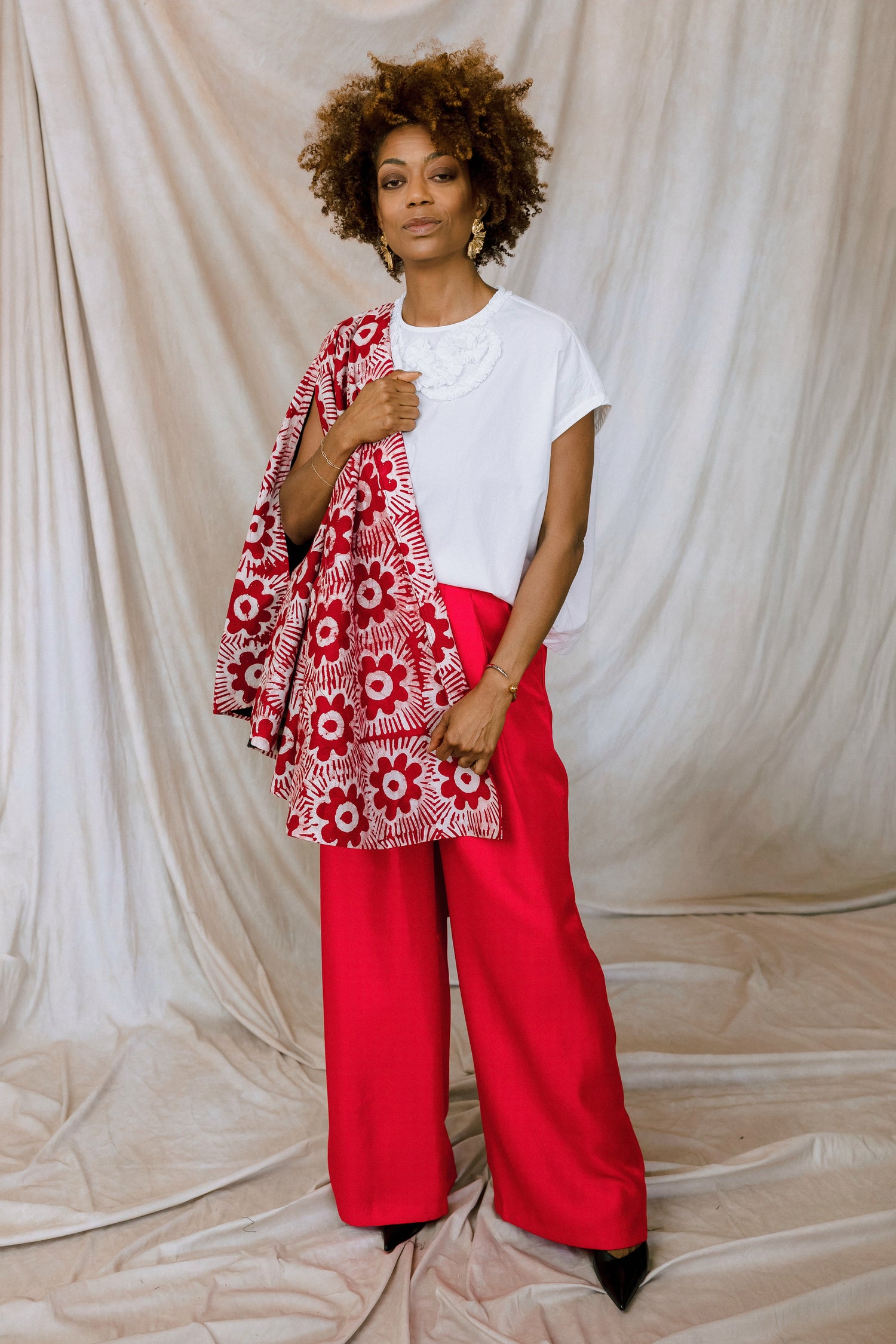 The Batiki Cape Red